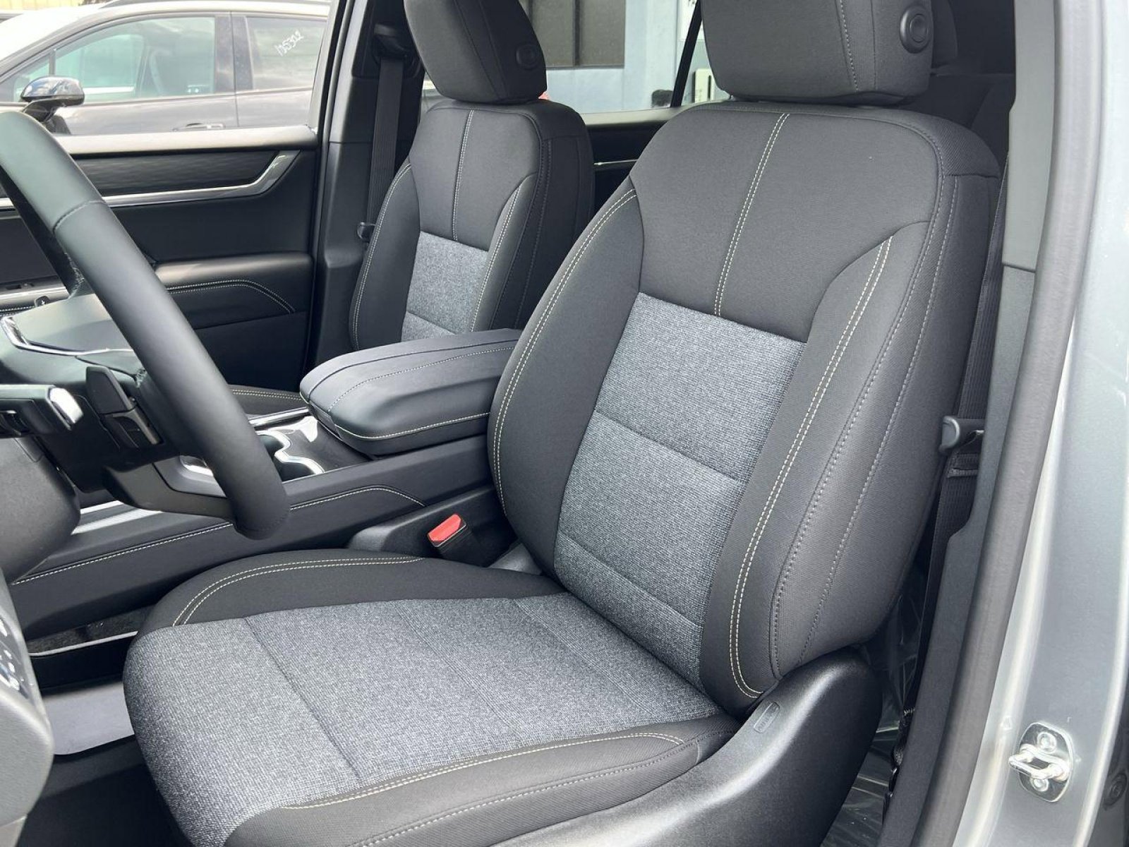 New 2025 GMC Acadia Elevation image 8