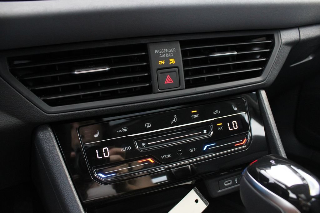 New 2027 Volkswagen Jetta SE FWD image 17