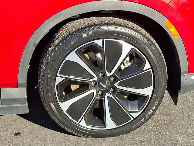 Used 2023 VinFast VF 8 Plus image 11