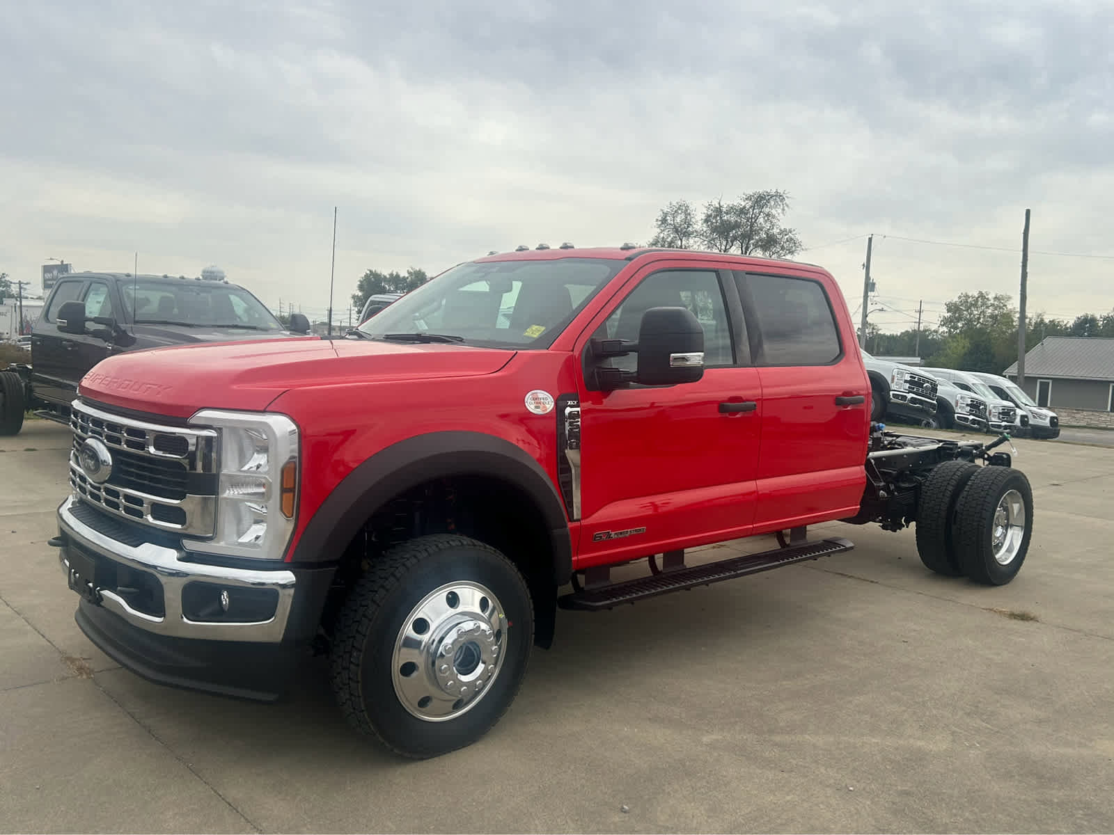 New 2026 Ford F550 4x4 Crew Cab w/ XLT Value Package image 3