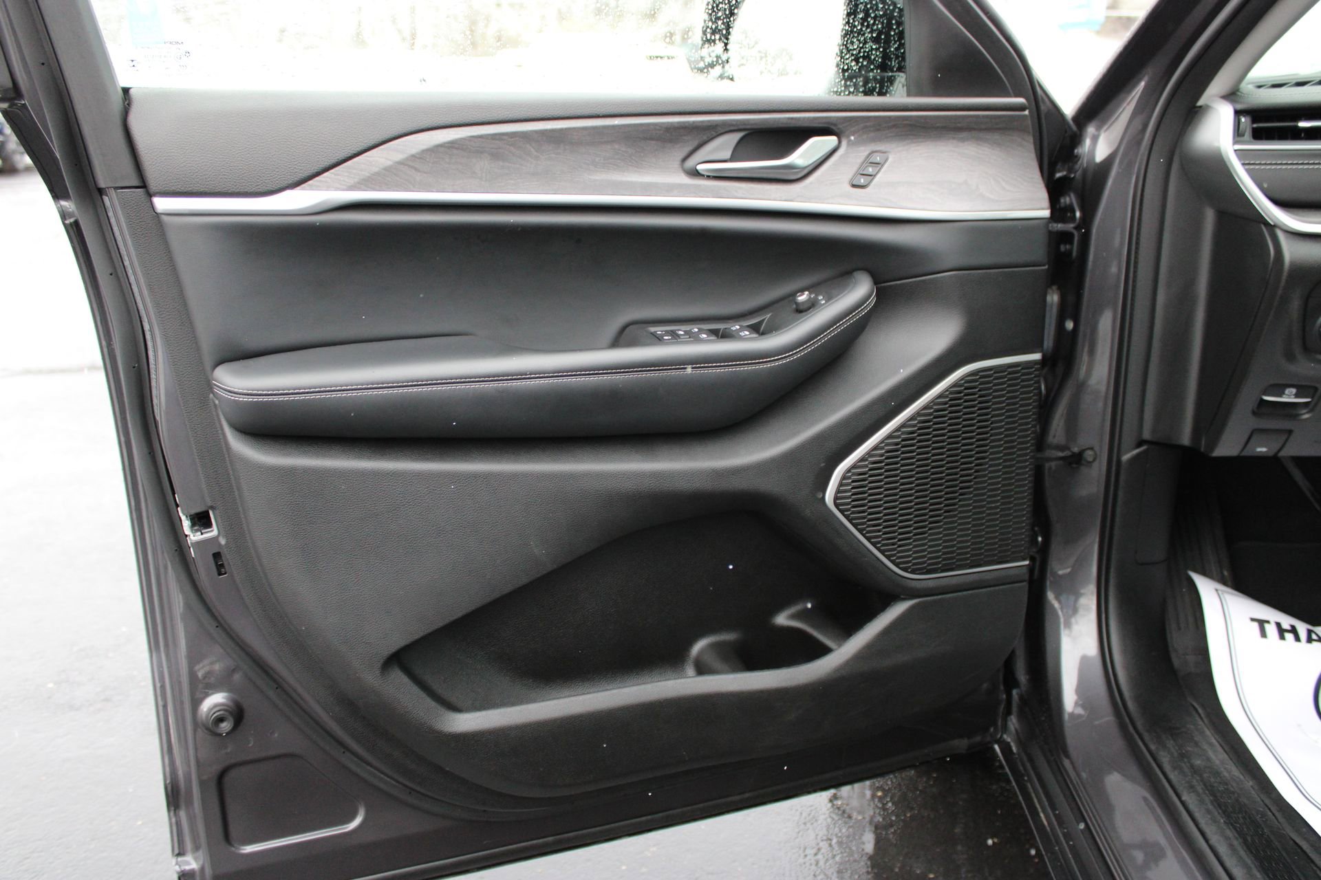 Used 2022 Jeep Grand Cherokee Limited image 12