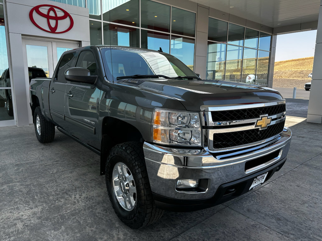 Used 2011 Chevrolet Silverado 2500 LTZ w/ LTZ Plus Package AWD/4WD image 2