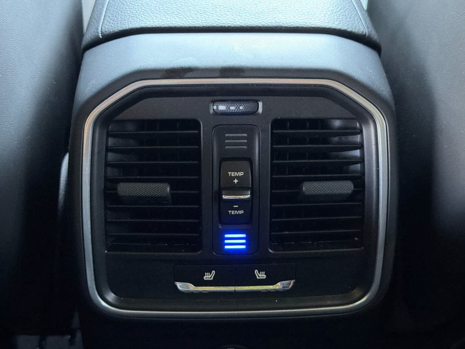Used 2026 Porsche Macan AWD/4WD image 14