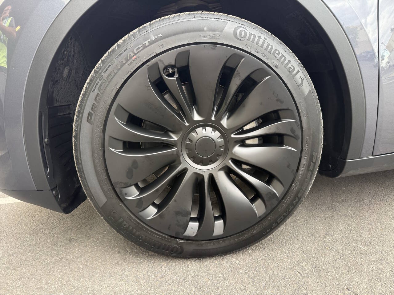 Used 2023 Tesla Model Y Long Range AWD/4WD image 25