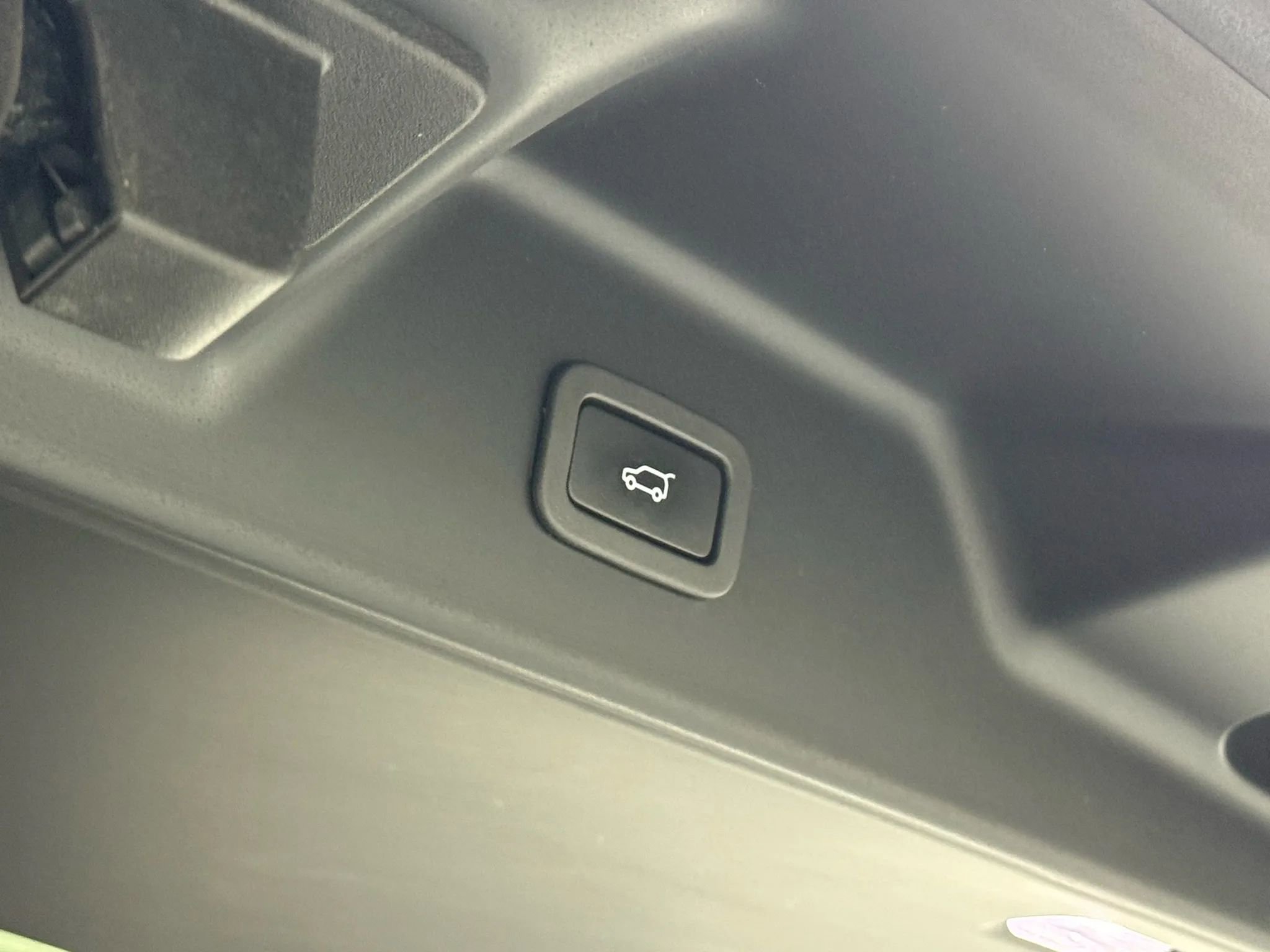 Used 2018 Land Rover Range Rover HSE image 40