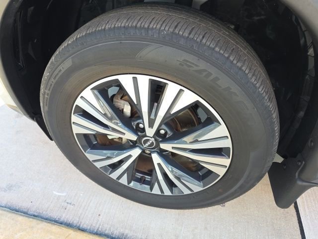 Used 2023 Nissan Rogue SV FWD image 10