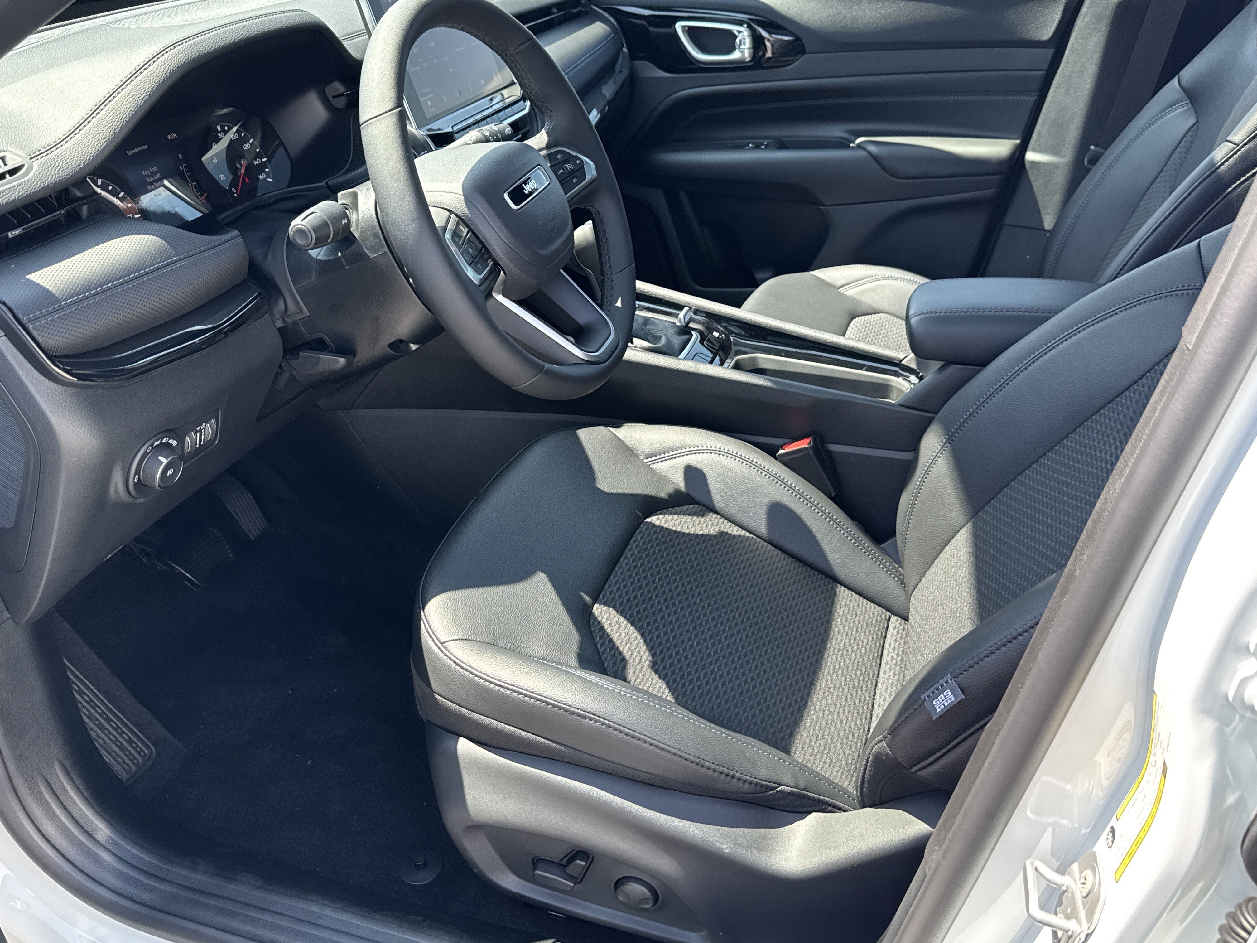 New 2025 Jeep Compass Latitude w/ Sun & Sound Group image 16