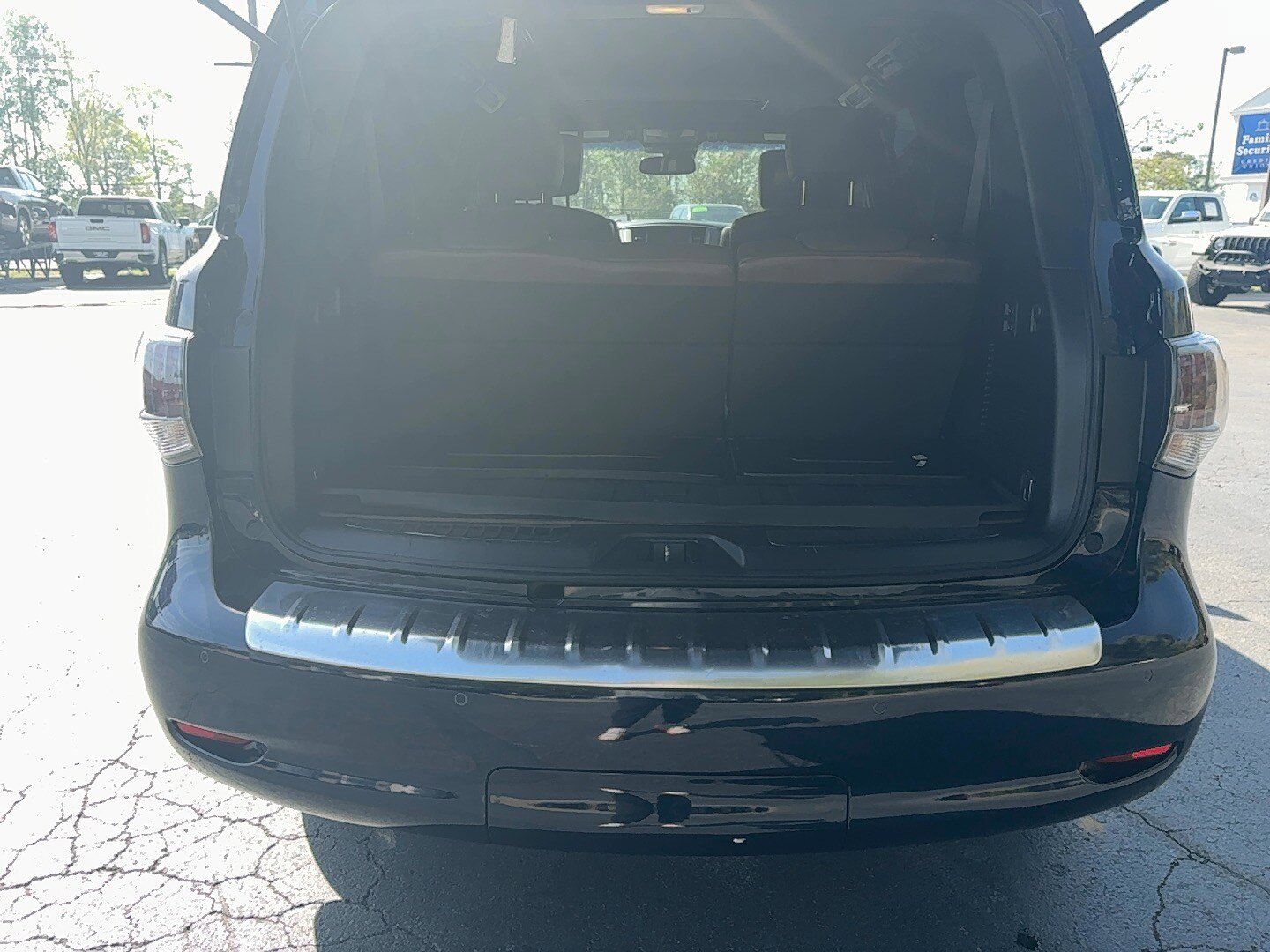 Used 2017 INFINITI QX80 Limited w/ All Season Package image 9