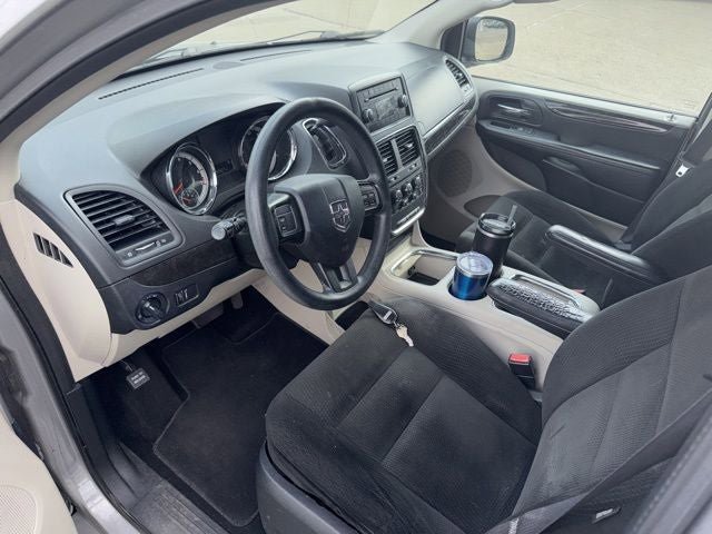 Used 2016 Dodge Grand Caravan SXT FWD image 11