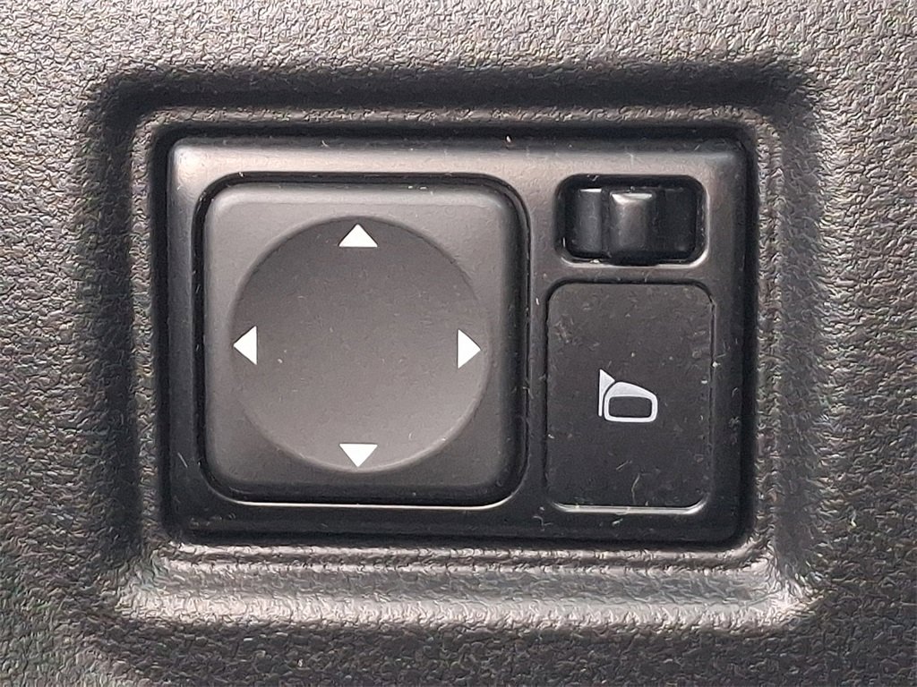 Used 2015 Nissan Versa Note SV image 21