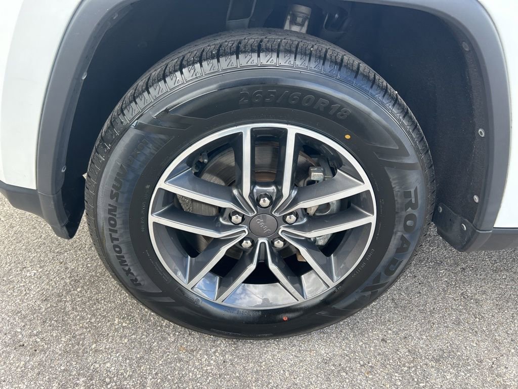 Used 2019 Jeep Grand Cherokee Limited image 16