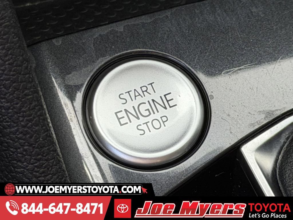 Used 2024 Volkswagen Tiguan SE image 22