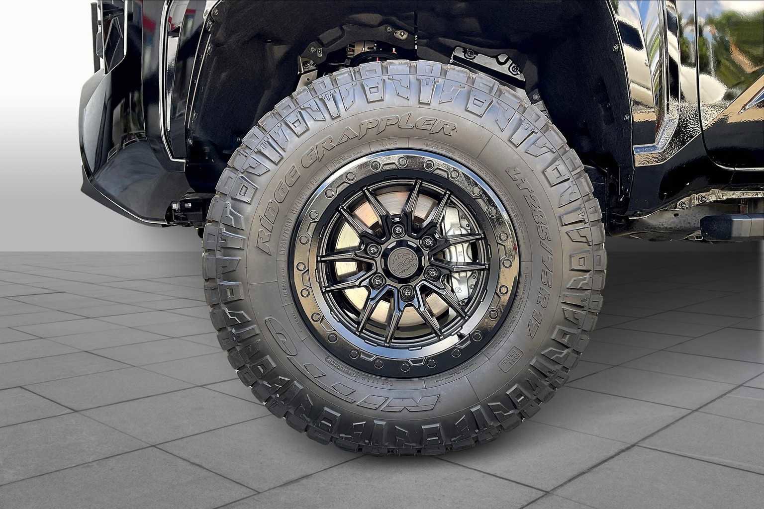 Used 2025 Toyota Tacoma SR5 image 10