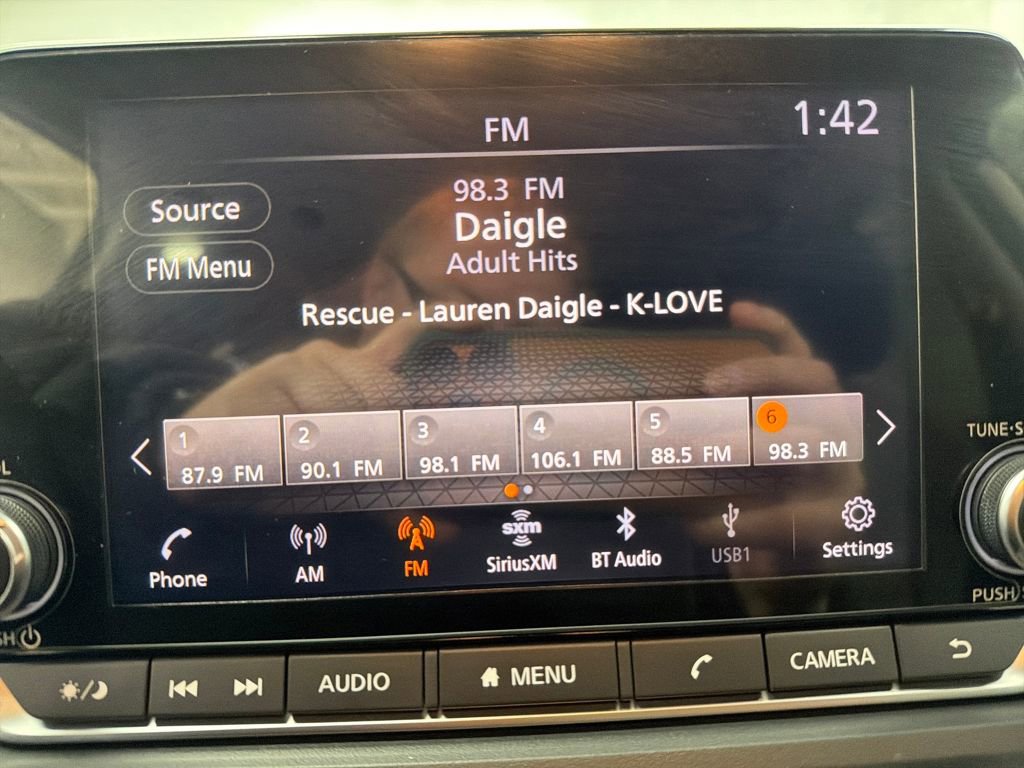 Used 2022 Nissan Rogue SV image 25