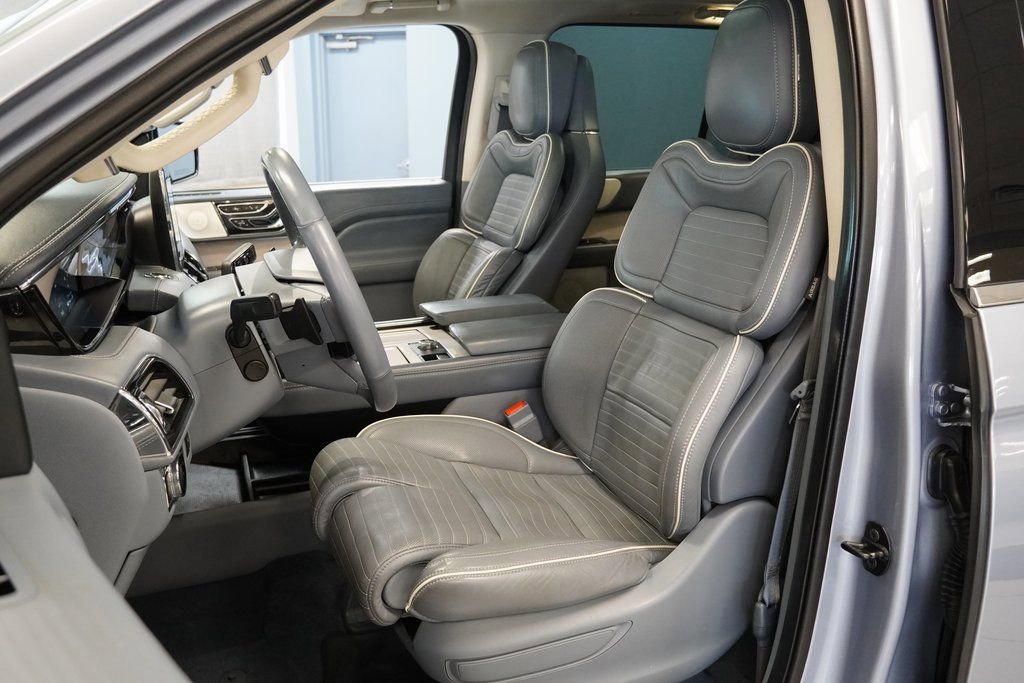 Used 2021 Lincoln Navigator L Black Label w/ Cargo Convenience Package image 3