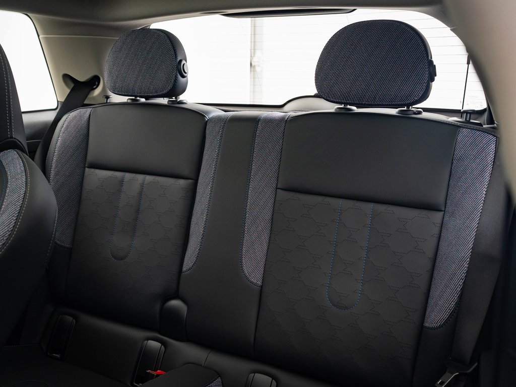 Certified 2025 MINI Cooper 2-Door Hardtop image 20