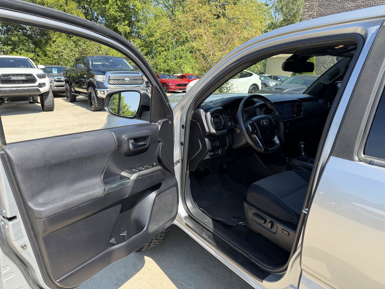 Used 2021 Toyota Tacoma TRD Sport w/ Technology Package RWD image 10