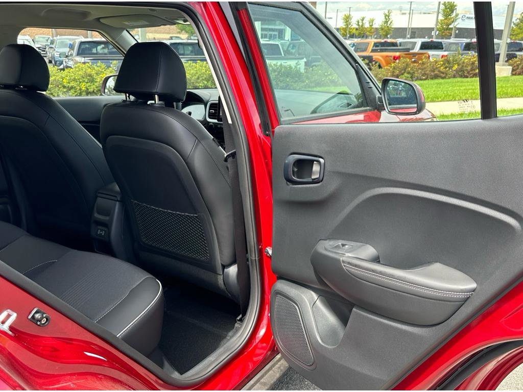 Used 2024 Hyundai Venue Limited image 24