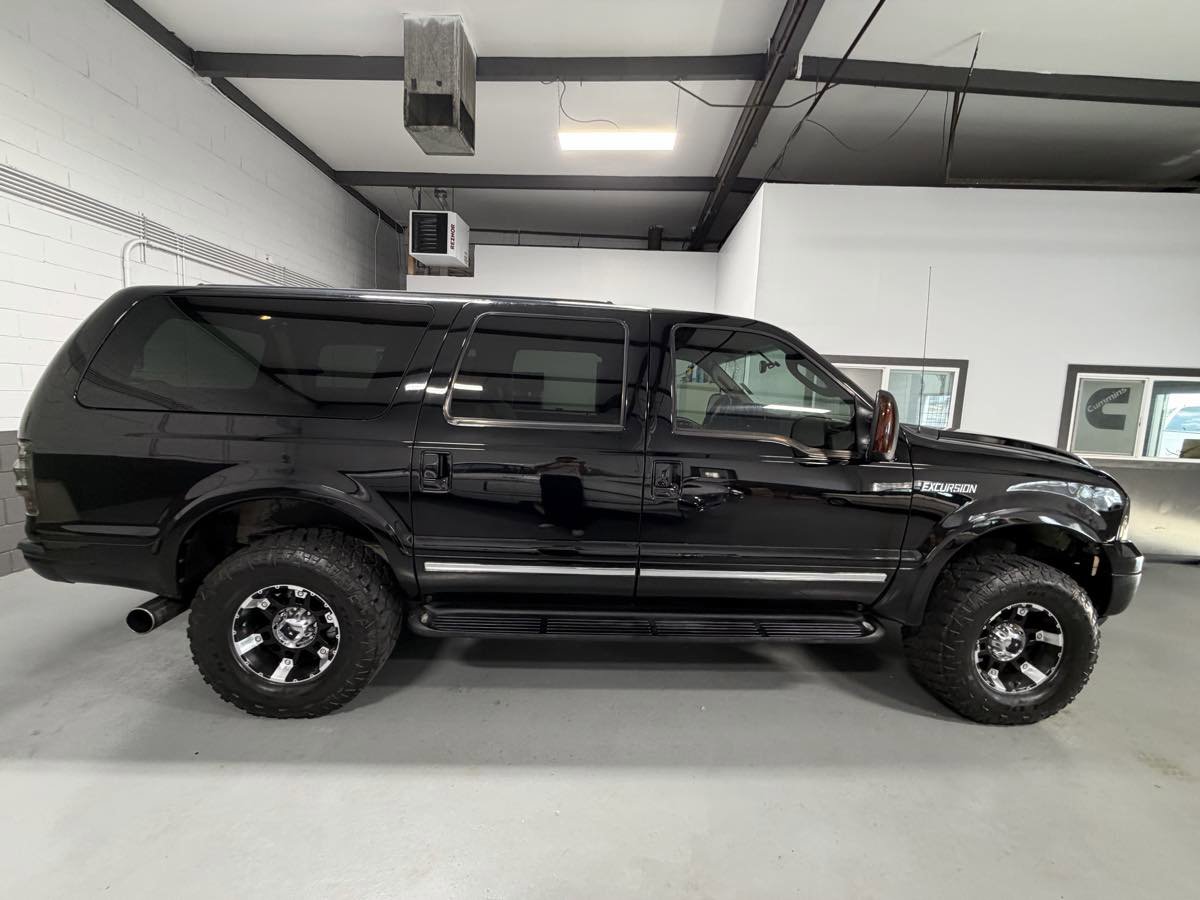 Used 2005 Ford Excursion Limited AWD/4WD image 4