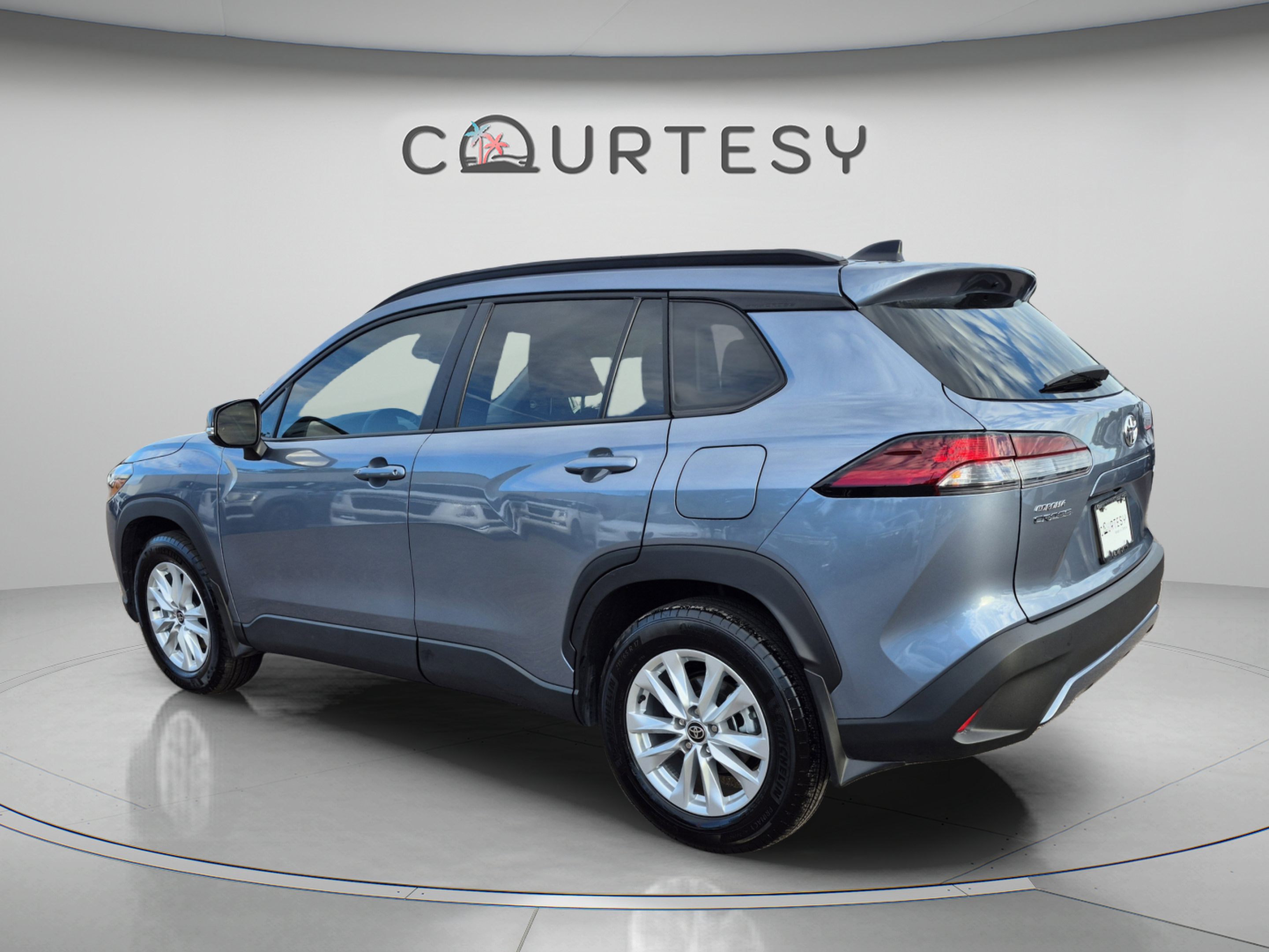 Used 2026 Toyota Corolla Cross LE FWD image 5