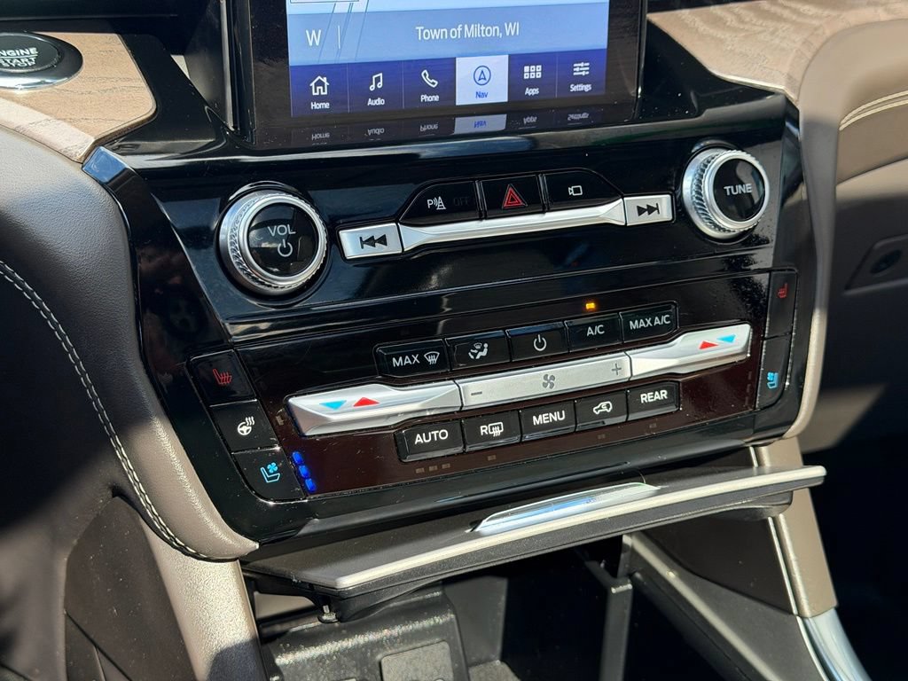 Used 2023 Ford Explorer Platinum w/ Technology Package AWD/4WD image 14