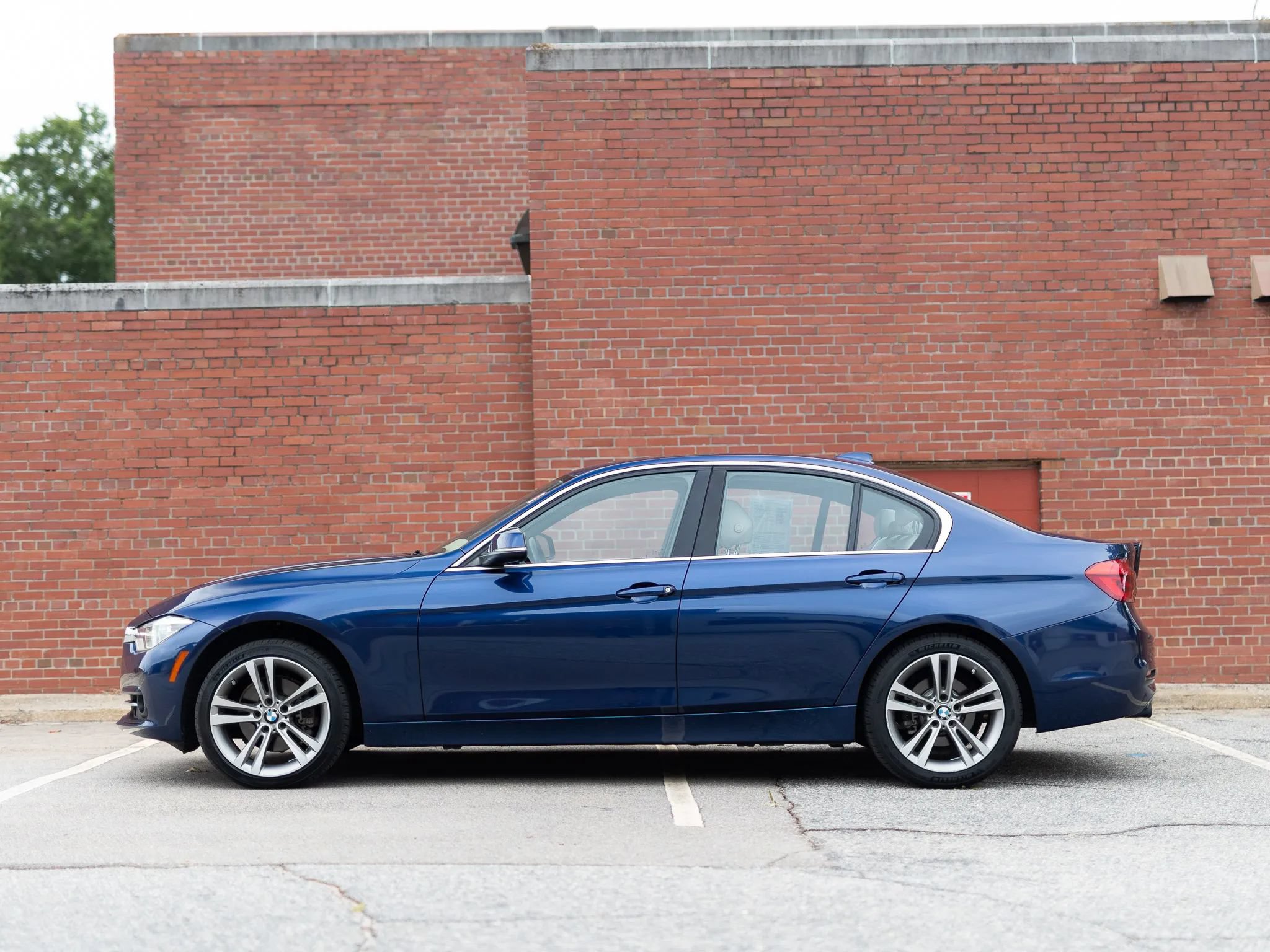 Used 2018 BMW 330i Sedan RWD image 11