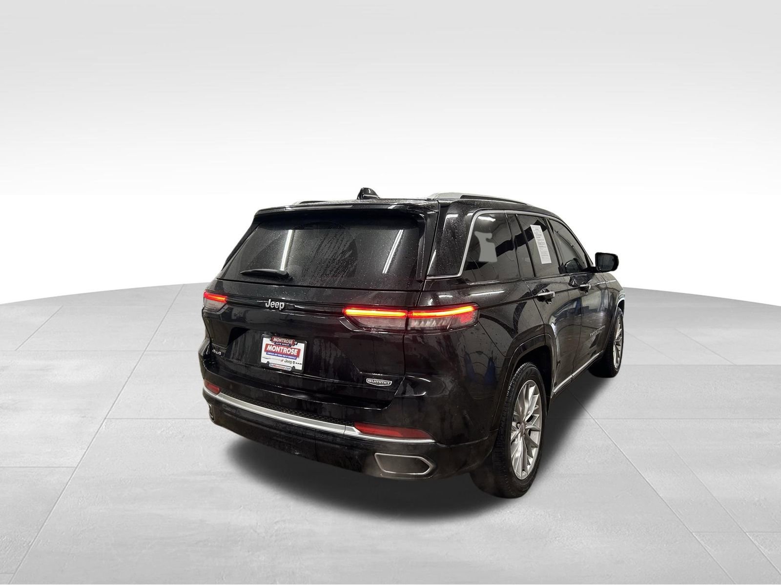 Certified 2023 Jeep Grand Cherokee Summit w/ Luxury Tech Group V image 7