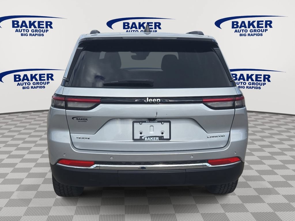 Used 2022 Jeep Grand Cherokee Laredo w/ Luxury Tech Group I AWD/4WD image 4