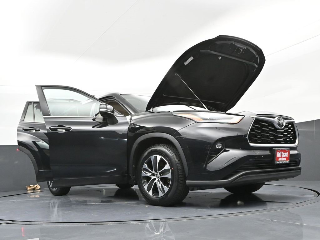 Certified 2021 Toyota Highlander XLE image 46