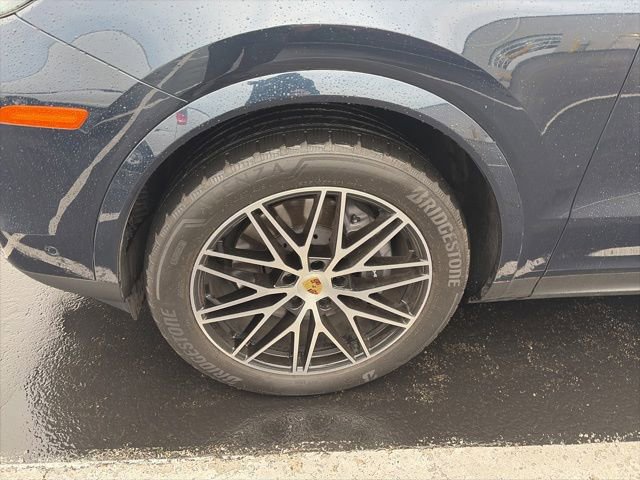 Used 2024 Porsche Cayenne AWD/4WD image 2