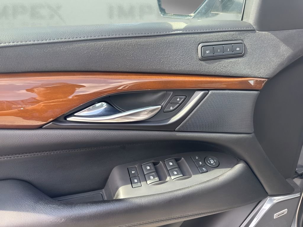 Used 2020 Cadillac Escalade Luxury image 28
