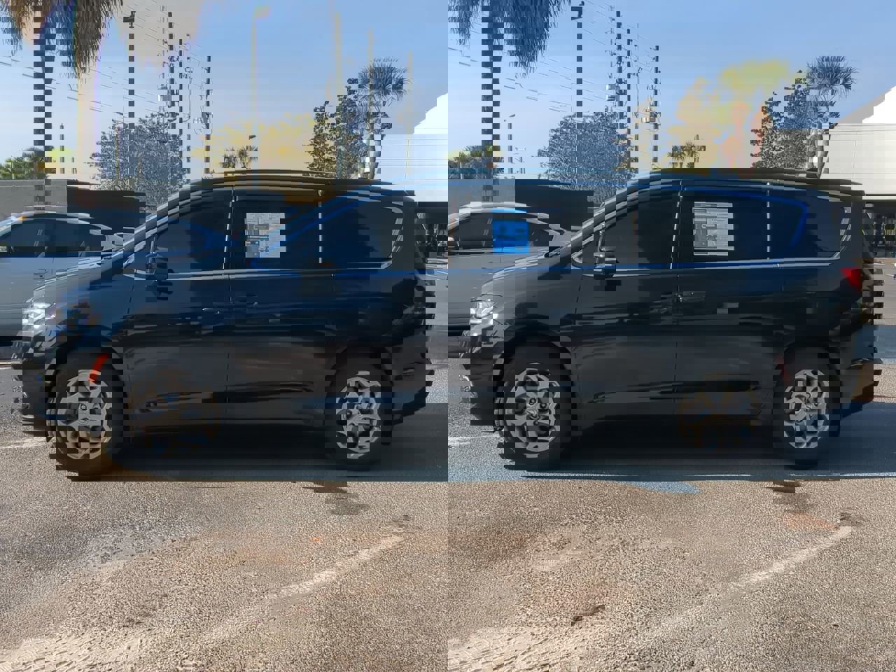 Used 2024 Chrysler Pacifica Limited w/ Trailer Tow Group image 6