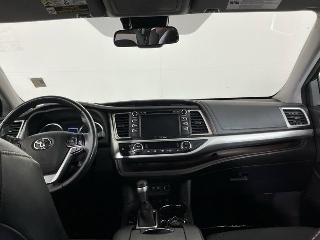 Used 2017 Toyota Highlander Plus AWD/4WD image 22