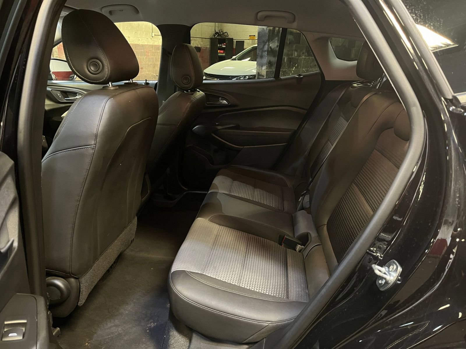 Used 2025 Chevrolet Trax LT image 24