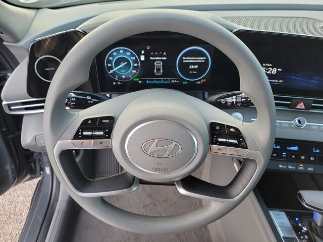 Used 2024 Hyundai Elantra Blue FWD image 21