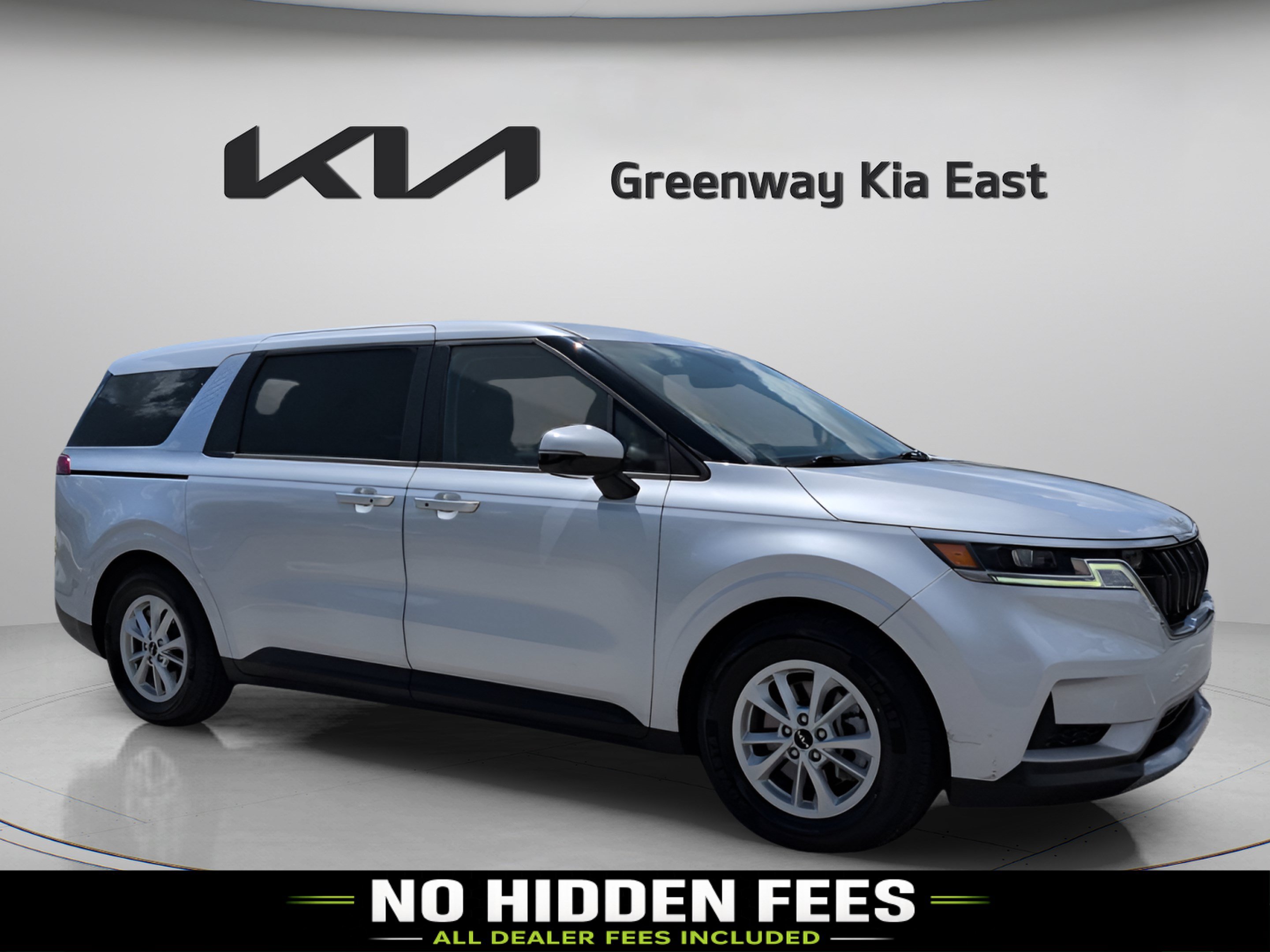 Used 2023 Kia Carnival LX FWD image 1