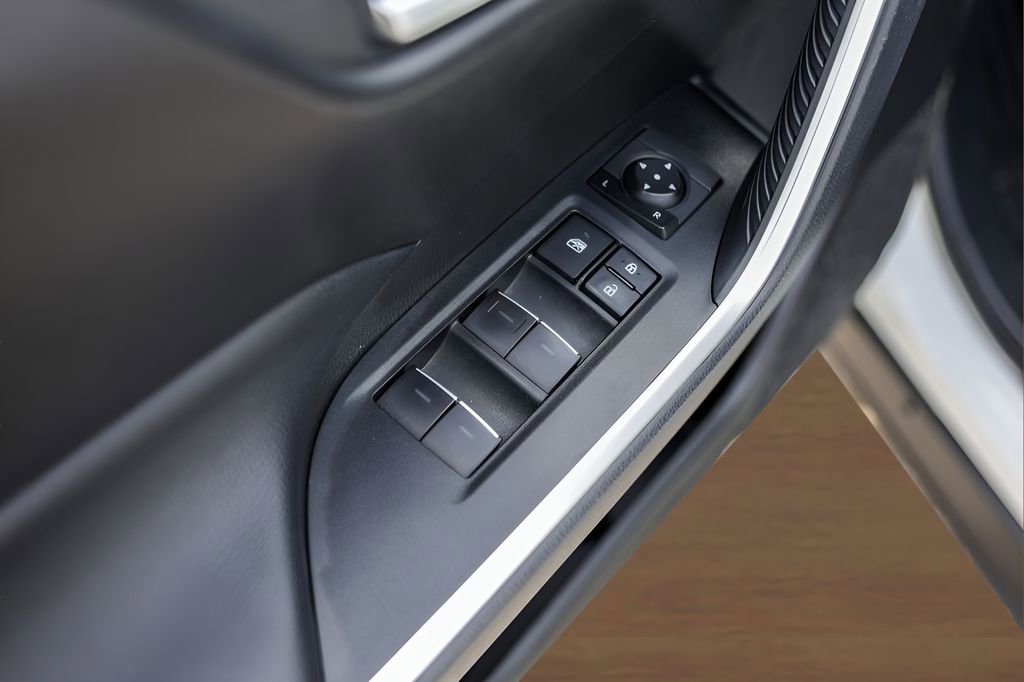 Used 2025 Toyota RAV4 XLE FWD image 22