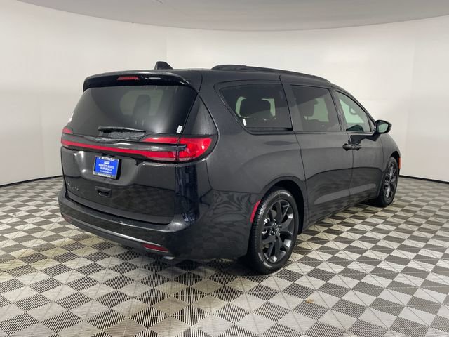 New 2026 Chrysler Pacifica Select w/ S Appearance Package image 23