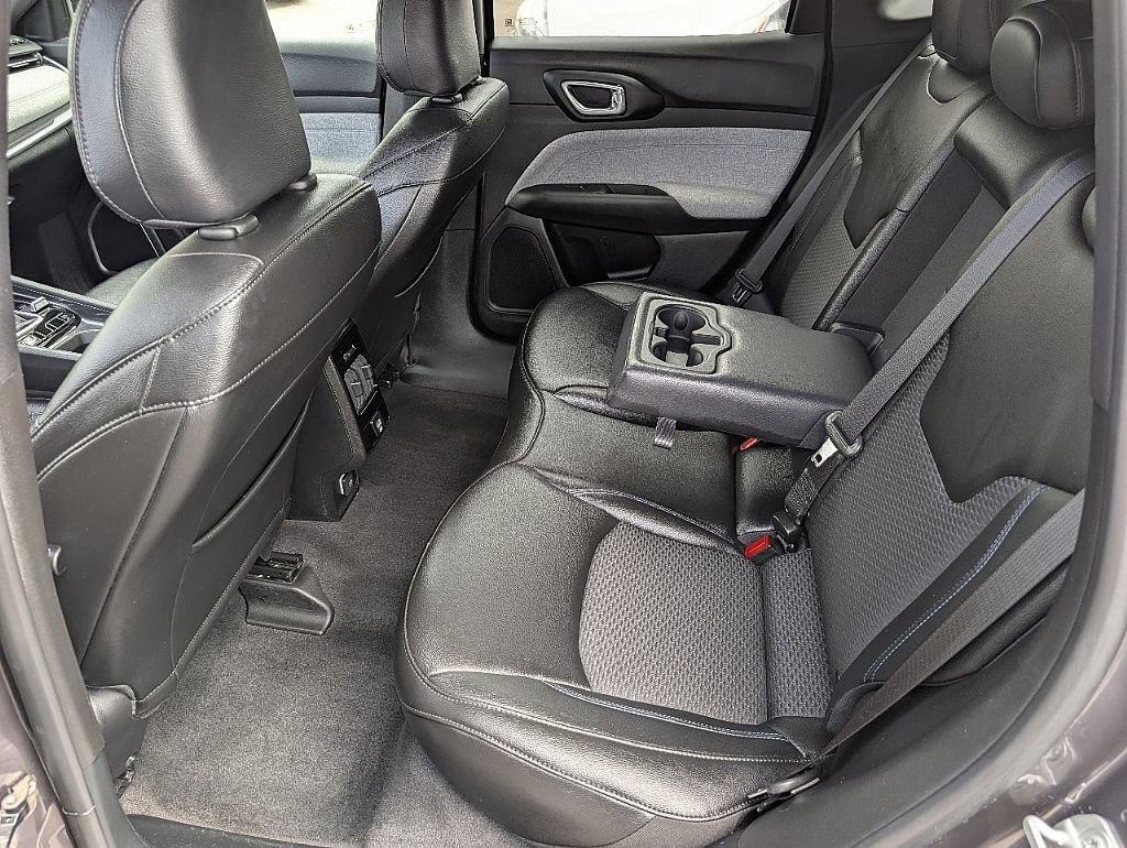 Used 2024 Jeep Compass Latitude AWD/4WD image 22