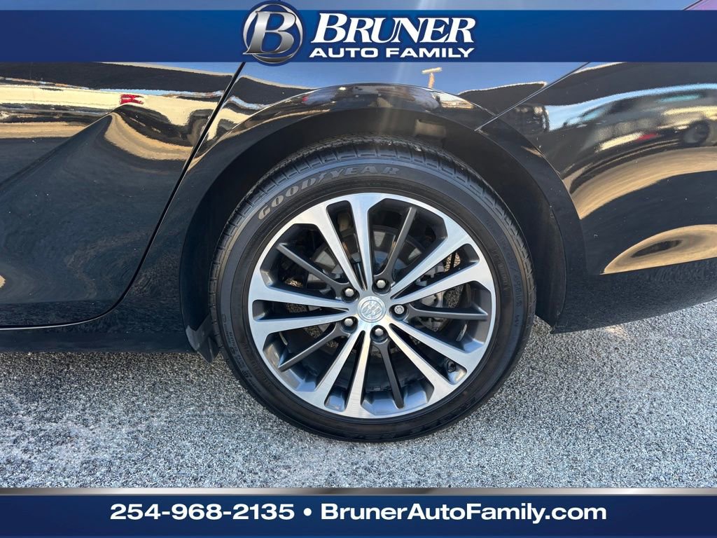 Used 2019 Buick Regal Essence w/ Driver Confidence Package I image 9