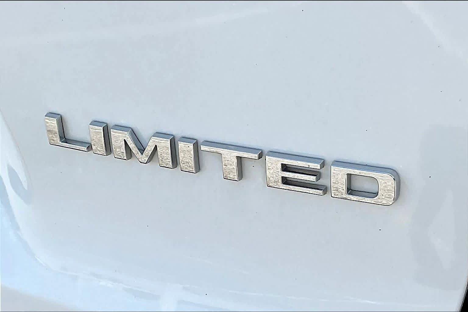 Used 2020 Jeep Cherokee Limited AWD/4WD image 9