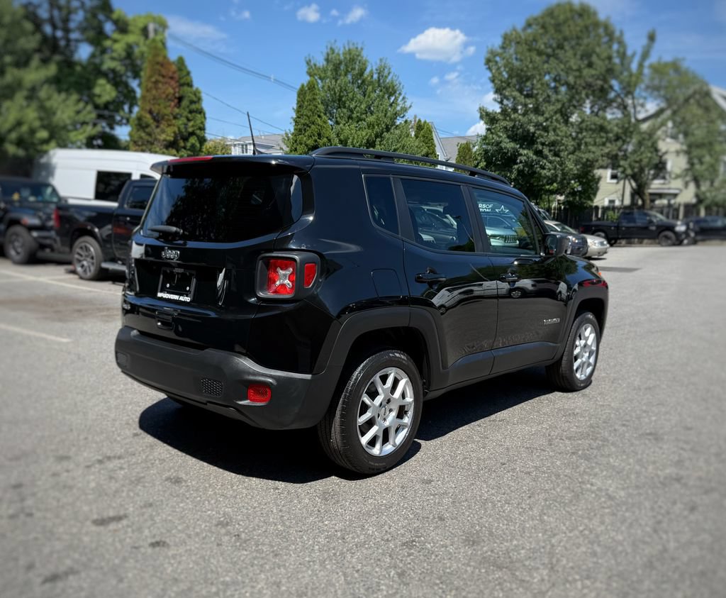Used 2023 Jeep Renegade Latitude w/ Premium Group AWD/4WD image 8