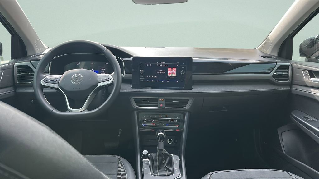 New 2026 Volkswagen Taos SE image 13