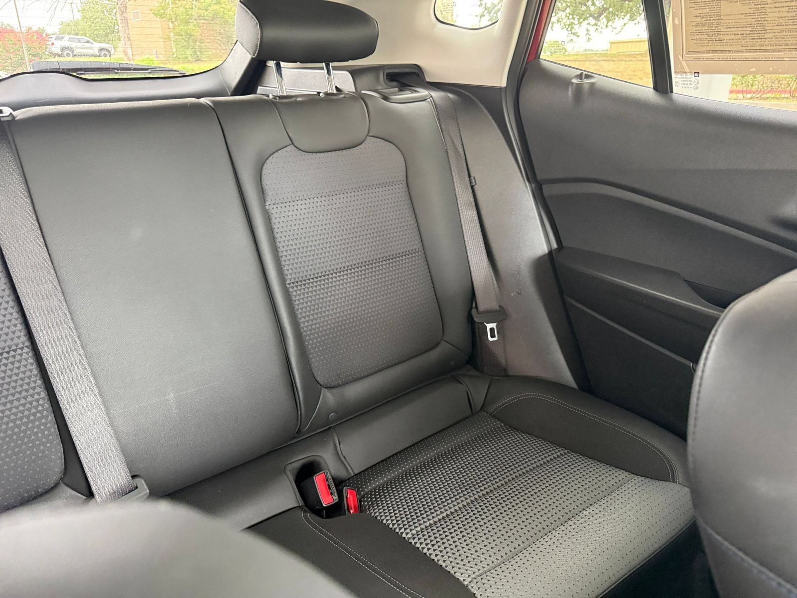 Used 2025 Chevrolet Trax LT FWD image 37