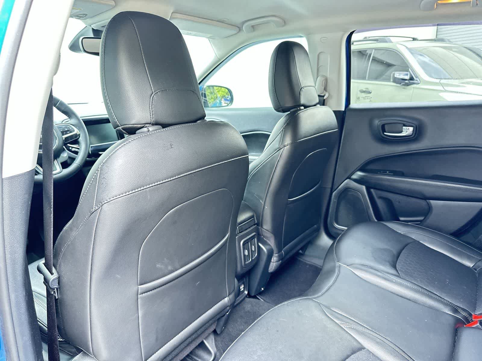 Used 2019 Jeep Compass Latitude FWD image 14