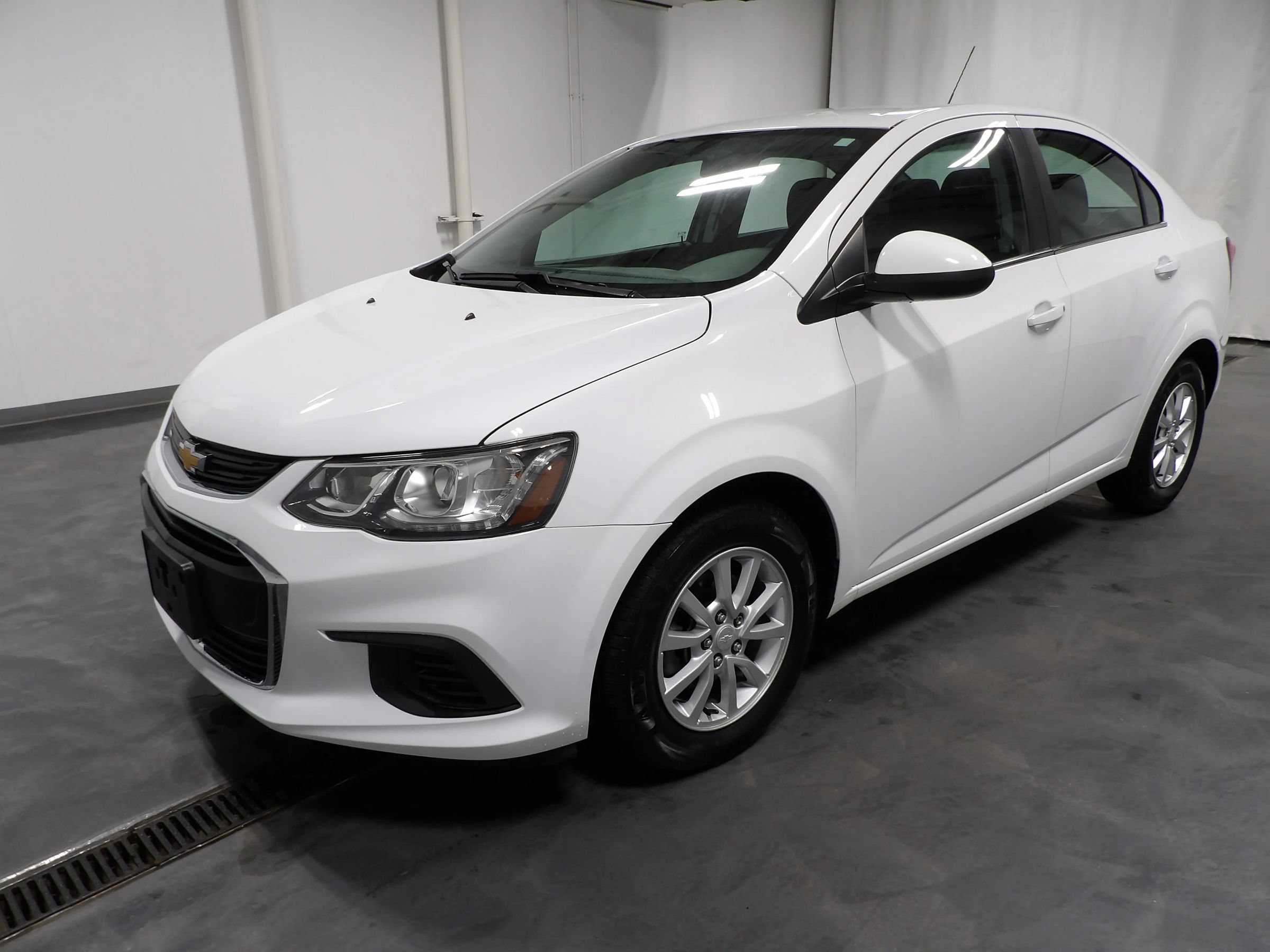 Used 2019 Chevrolet Sonic LT FWD image 4