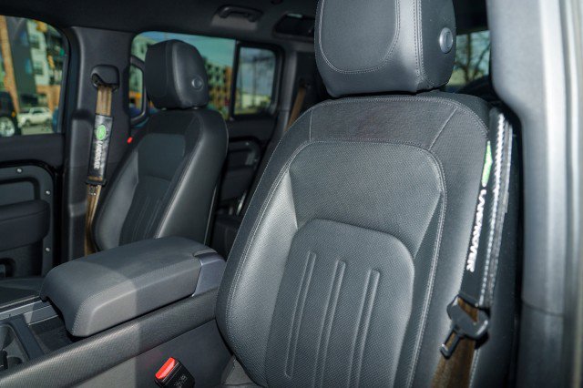 Used 2022 Land Rover Defender 110 X-Dynamic SE image 13