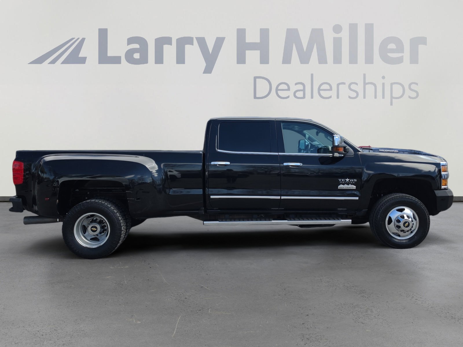 Used 2019 Chevrolet Silverado 3500 High Country w/ Duramax Plus Package image 6