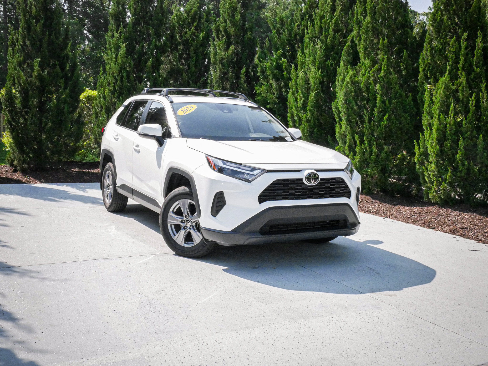 Used 2024 Toyota RAV4 XLE FWD image 2
