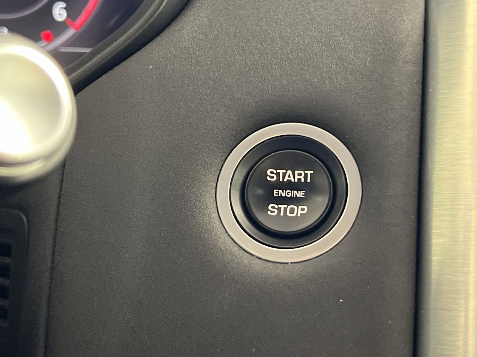 Used 2020 Land Rover Discovery HSE image 34